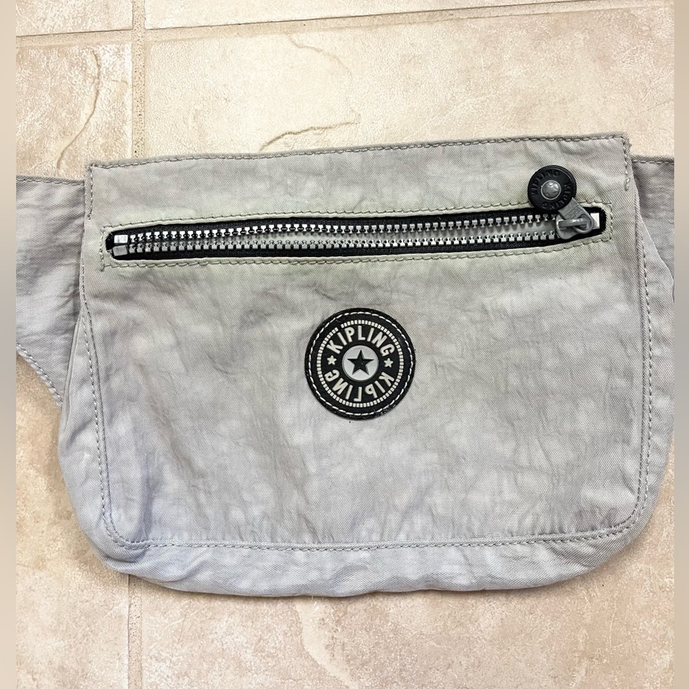 Cute Kipling gray tie dye fanny pack!